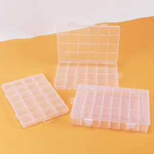 Détail de boîte de rangement en plastique transparent, conteneur 24 grilles pour petits objets.