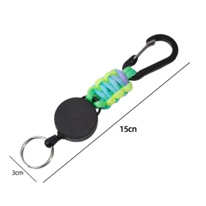 Outdoor intrekbare paracord sleutelhanger met stevige karabijnhaak en sterke staalkabel.