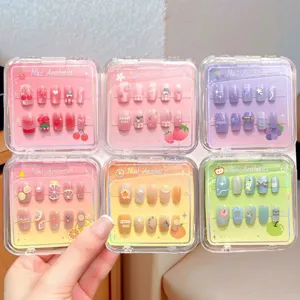 Handgemachte Aufklebbare Nägel Süße Frucht Serie Katzenauge Geprägt Falsche Nägel Kurzes Quadratisches Acryl Nagelkunst Set Für Damen Mädchen