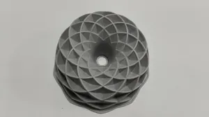 Graue 3D Silikon Kuchenform geometrische Nest Backform Detailansicht mit Muster.