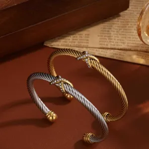 Verdrehter Kabel Draht Armreif mit Kristall Kreuz X Design Edelstahl Schmuck fuer Damen