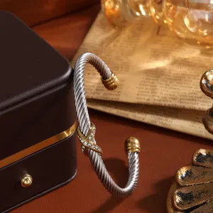Edelstahl verdrillte Kabel Armreif Manschette mit Kristall X Kreuz Design für Damen chic
