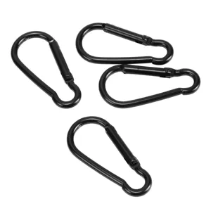 Schwarze gartengrosse Karabinerhaken 5cm Metall Federhaken für Schlüssel und Outdoor Detailansicht.