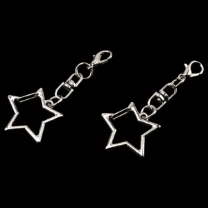 Detailansicht silberne Metall Stern Schlüsselanhänger Karabiner DIY Schmuck Zubehör Teile.
