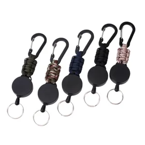 Gedetailleerd overzicht van de uittrekbare paracord sleutelhanger voor buiten met haak.