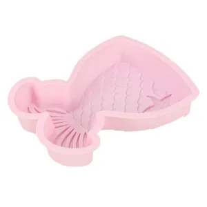 Moule à gâteau en silicone en forme de queue de sirène rose, plat de cuisson DIY idéal.