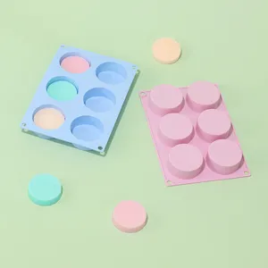 6-Mulden runde Silikonform Set für Schokolade, Seifen und Kuchen in schönen Pastellfarben.