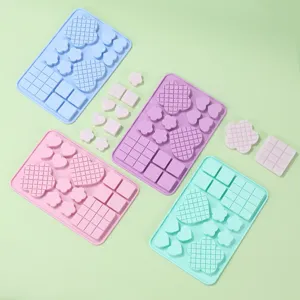 Silikon Backformen Set mit Herz und Blumen Formen für Pralinen und Schokolade.