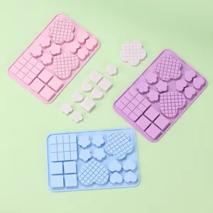 Silikonform Set zum Backen von Pralinen, Süßigkeiten und Seifen mit Herz und Blumenmotiven.