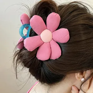 Grande molletta per capelli a fiore in tessuto rosa elegante accessorio per acconciatura donna.
