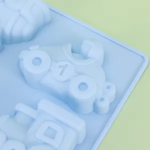 Molde de silicona azul para hornear con formas de coche y tren para chocolate y decoración de tartas.