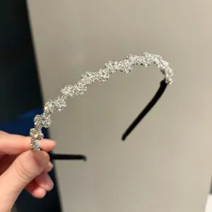 Bandeau strass étincelant vue de détail, cerceau de cheveux en cristal élégant
