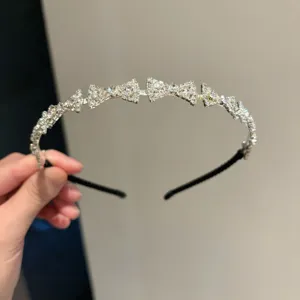 Serre-tete fin en strass brillant noeud papillon cristal elegant pour femmes detail
