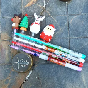 Christmas theme cute cartoon silicone topper HB sharpening-free pencil set for kids gift.
