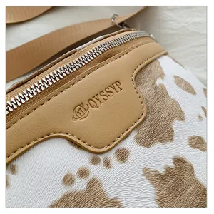 Stilvolle Damen Brusttasche mit Kuhmuster, retro lässige Umhängetasche Detail Ansicht