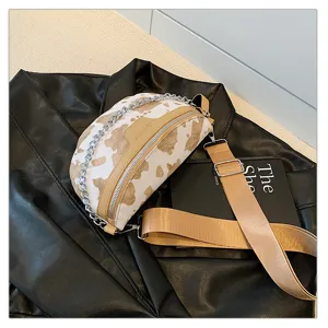 Modische Kuh-Muster Brusttasche Retro stylische Umhaengetasche fuer Damen Trend Design