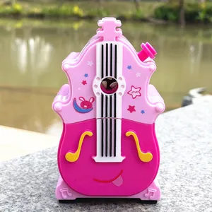 Details du taille-crayon manuel rose en forme de guitare, papeterie mignonne pour enfants.