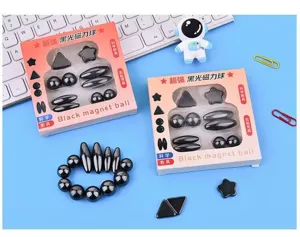 Ensemble de jouets magnétiques d'expérience de science physique avec des balles aimantées.