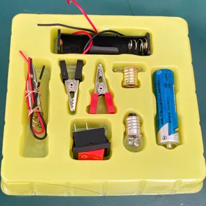 Kit d'expériences scientifiques pour enfants avec ampoule, porte-piles et composants.