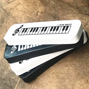Gomma tasti di piano vista dettaglio, cancelleria musicale per studenti scolastici.