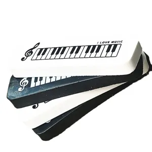 Set di gomma per studenti con tastiera per pianoforte e note per forniture scolastiche.