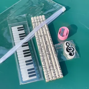 Set di cancelleria musicale creativo con matite note righello pianoforte gomma temperamatite