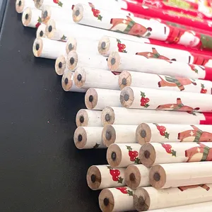 Lápices de madera tema navideño vista detallada, bonito diseño de reno para niños de escuela.