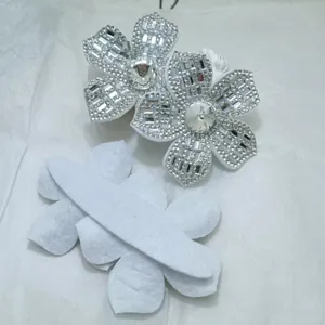 DIY rhinestone five-petal flower patches for hair accessories, shoes, and clothing decoration.