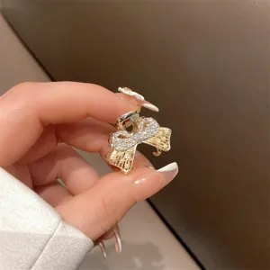Piccola molletta per capelli con fiocco in strass, mini accessorio per capelli con perle.