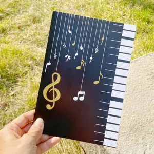 A5 Klavier Notizbuch mit Noten und Tasten Design, ideal für Schüler und Musikliebhaber.