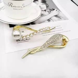 Magnifique ensemble de pinces à cheveux queue de poisson avec perles et strass.