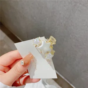 Gold alloy pearl star hair claw clip, elegant geometric hair accessories for women and girls.