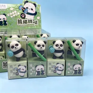 Lindo juego de borradores de panda 3D de dibujos animados con mancuerna y bambú, regalo escolar perfecto.