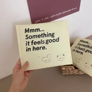 Sobre acolchado con bonito oso de dibujos animados para envíos y embalaje de regalos.