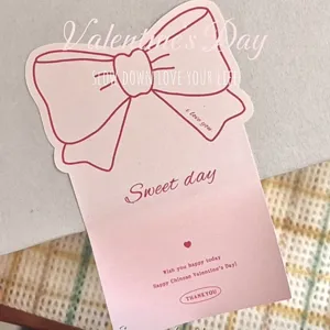 Rosa Schleife Postkarte Grusskarte dekorative Aufkleber fuer Geschenke und Valentinstag.