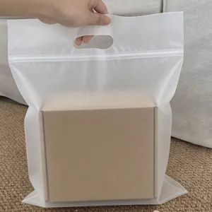 Bolsa de almacenamiento de plástico transparente mate con asa para caja de embalaje.