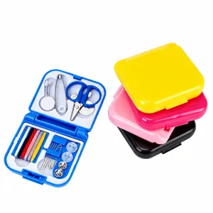 Kit de costura mini portátil de viaje plegable con detalles de caja de almacenamiento.