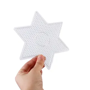 Piastra a stella trasparente per perline da stirare 5mm modello fai da te vista dettagliata.
