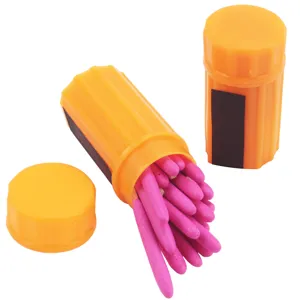 Waterdichte outdoor survival luciferdoos set met winddichte roze lucifers voor nooduitrusting.