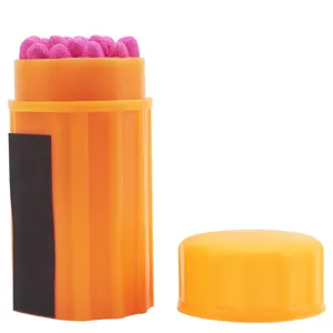 Waterdichte outdoor lucifersdoos met roze winddichte survival lucifers voor noodgevallen.