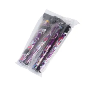 Vue détaillée de la canne pliante à fleurs violettes, design portable et compact.