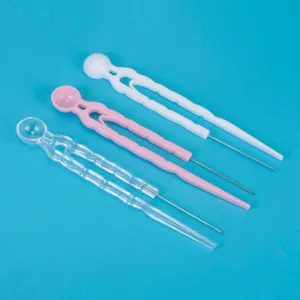 Vue détaillée de l'outil de perles à repasser en plastique, accessoire de bricolage DIY.