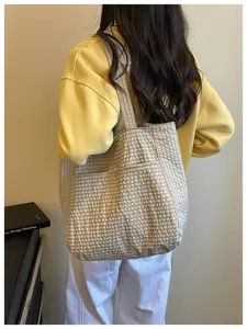 Lässige Canvas Tragetasche Detailansicht, modernes Karomuster mit Vortasche für jeden Tag.