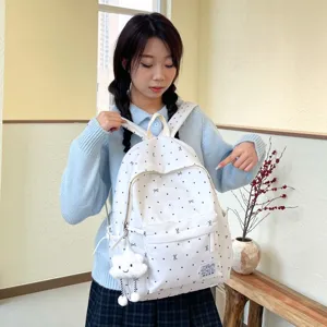 Vue détaillée du sac à dos à pois japonais mignon avec imprimé nœud et charm nuage en peluche.
