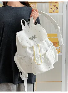 Japanischer süßer Rucksack mit Sternenmuster im Detail, niedliche Studententasche Vorderfach.
