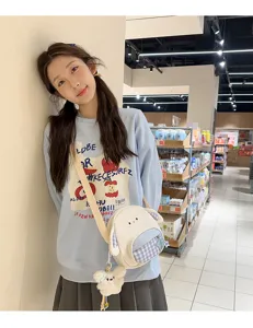 Süße Welpen Umhängetasche für Damen, koreanische Stil Schultertasche mit Plüsch Anhänger.