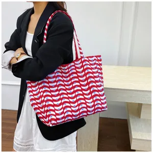 Korean style large capacity printed tote bag, fashionable canvas shoulder bag for women daily use.