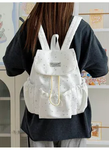 Süßer japanischer weißer Rucksack mit silbernem Sternenmuster, ideal für den täglichen Gebrauch.