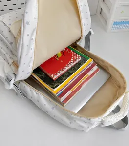 Grosse Kapazitaet Schulrucksack mit niedlichem Sternenmuster fuer Schule und Alltag.
