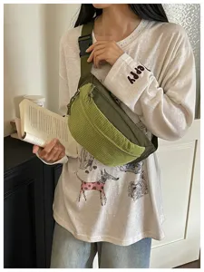 Color-blocked crossbody chest bag for women, stylish dopamine style waist bag for daily casual use.